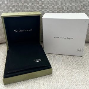 Van Cleef & Arpels Necklace Large Box